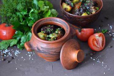 Georgian-Style Baked Chanakhi in Clay Pots