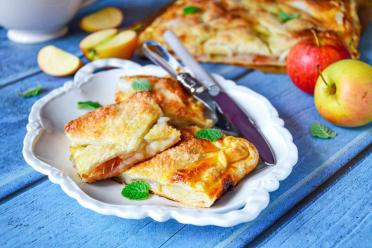 Quick and Juicy Apple Puff Pastry Pie