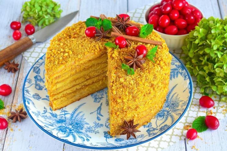 Delicate Honey Cake with Custard