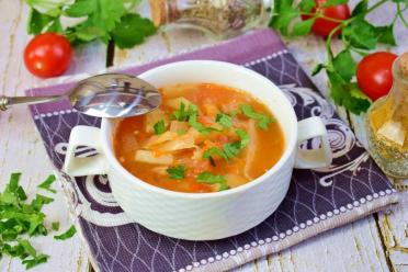 Fresh Cabbage Soup with Tomatoes