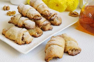 Honey Walnut Sour Cream Cookie Rolls