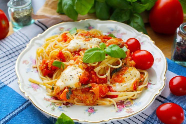 15-Minute Cheesy Tomato Spaghetti