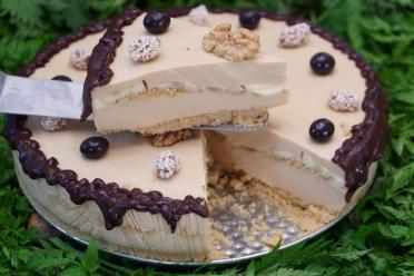 Quick and Easy No-Bake Banana Cookie Cake