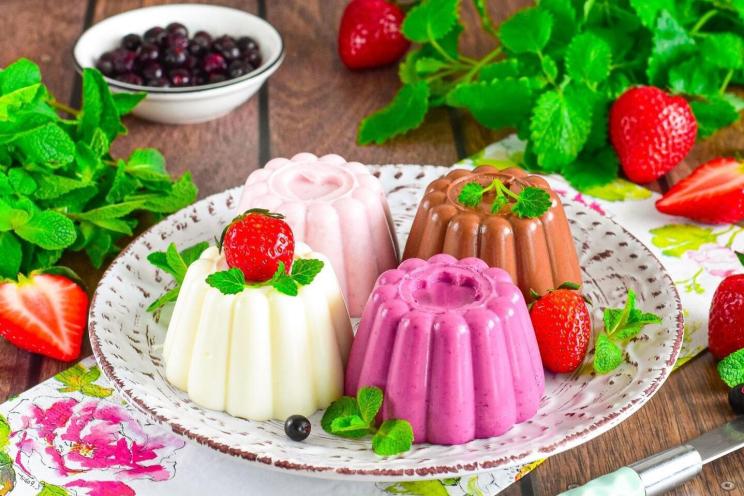 Easy No-Bake Gelatin Soufflé with Sour Cream