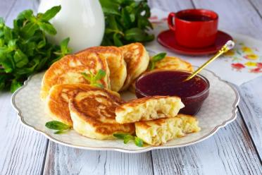 Fluffy Yeast Milk Pancakes