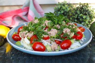 Healthy Tuna & Avocado Salad with Chinese Cabbage & Cherry Tomatoes