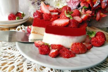 Irresistible Strawberry Mousse Delight