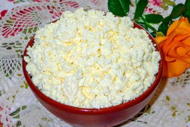 Easy Homemade Cottage Cheese with Milk and Kefir