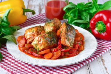 One-Pan Stewed Mackerel with Vegetables