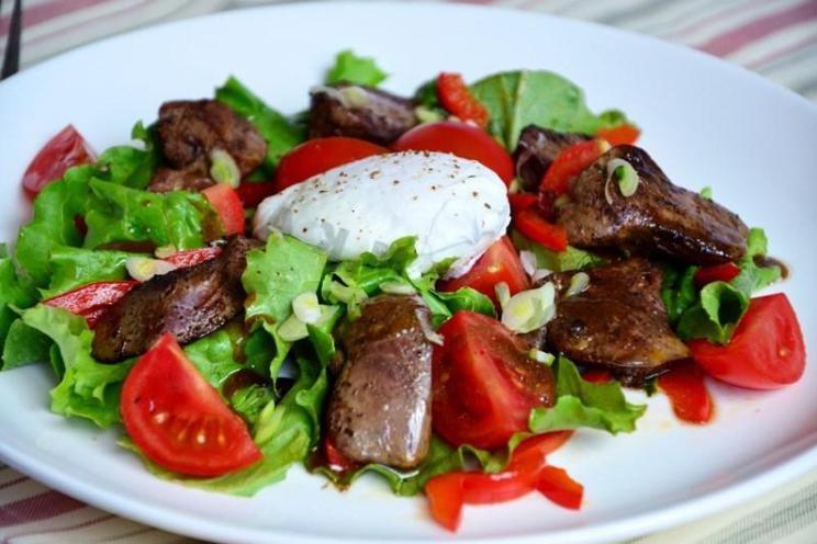 Quick Chicken Liver and Poached Egg Salad
