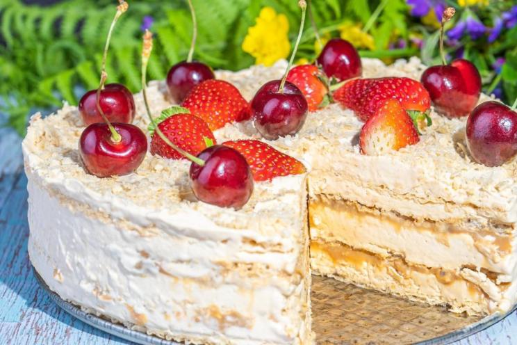 Quick & Easy Homemade Ice Cream Cake