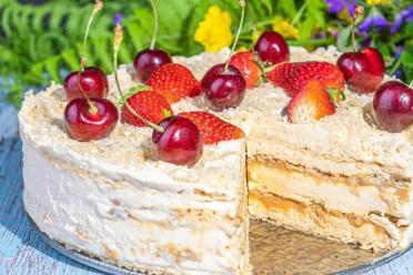 Quick & Easy Homemade Ice Cream Cake