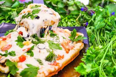 Quick Pan Pizza with Sausage and Cheese