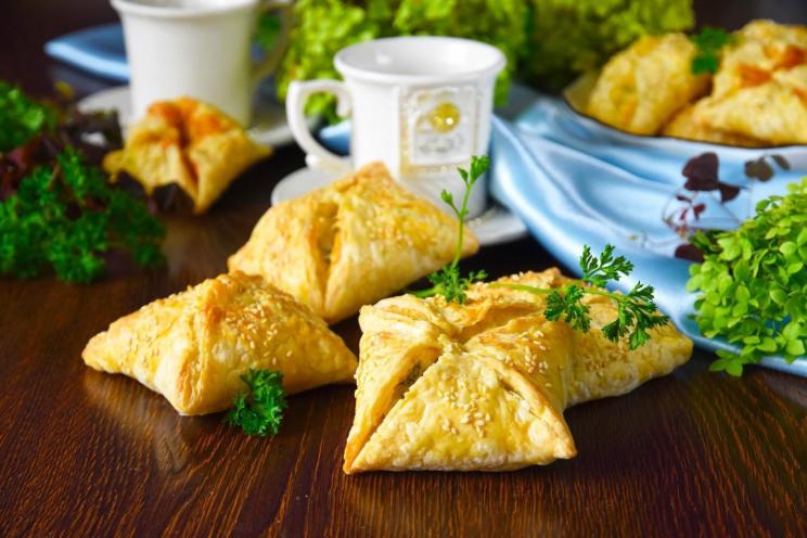 Cheesy Herb Puff Pastry Bites