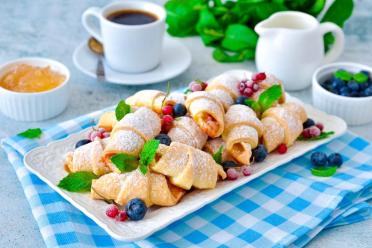 Classic Soviet-Style Sour Cream Bagels