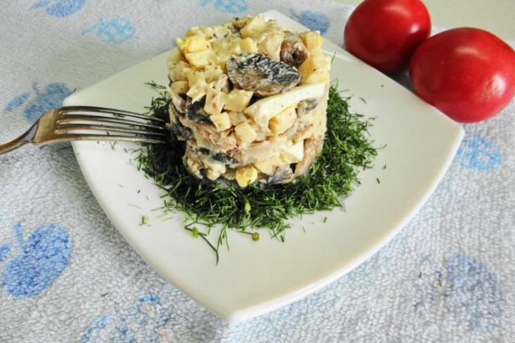 Hearty Salad with Hard Cheese, Fried Mushrooms, and Egg Hearty Salad with Hard Cheese, Fried Mushrooms, and Egg
