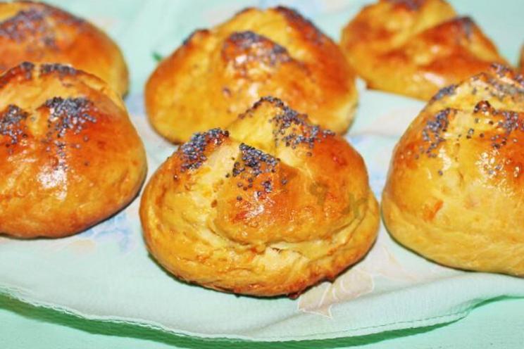 Carrot and Poppy Seed Breakfast Buns