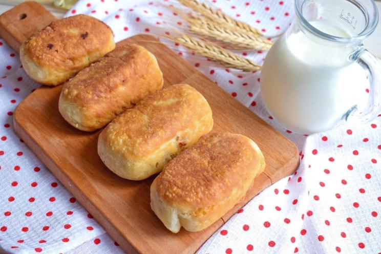 Speedy Skillet Yeast Pies with Milk