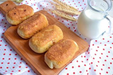 Speedy Skillet Yeast Pies with Milk