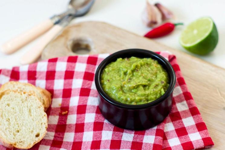 Quick & Easy Garlic Red Onion Guacamole
