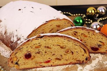 Easy & Aromatic Panettone-Inspired Cupcakes