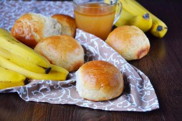 Banana Yeast Buns: Sweet and Airy Treat