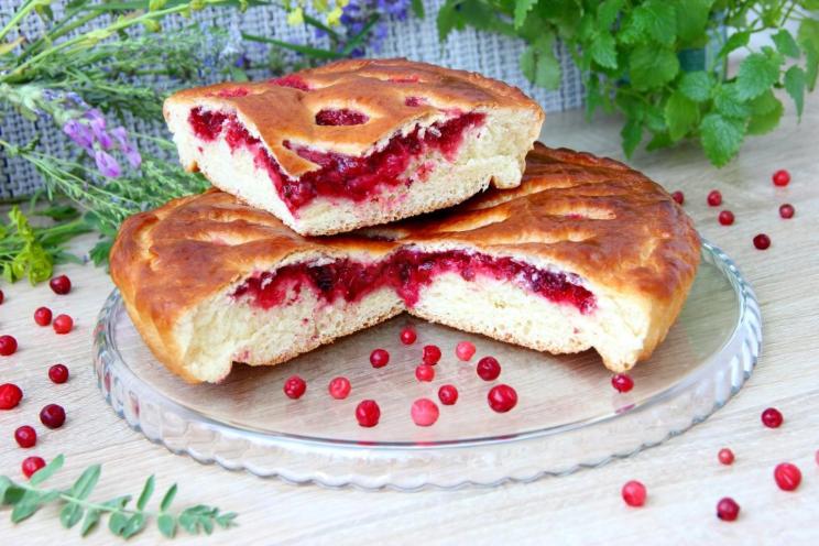 Yeast Dough Lingonberry Pie: Sweet, Tart, and Healthy! Yeast Dough Lingonberry Pie: Sweet, Tart, and Healthy!