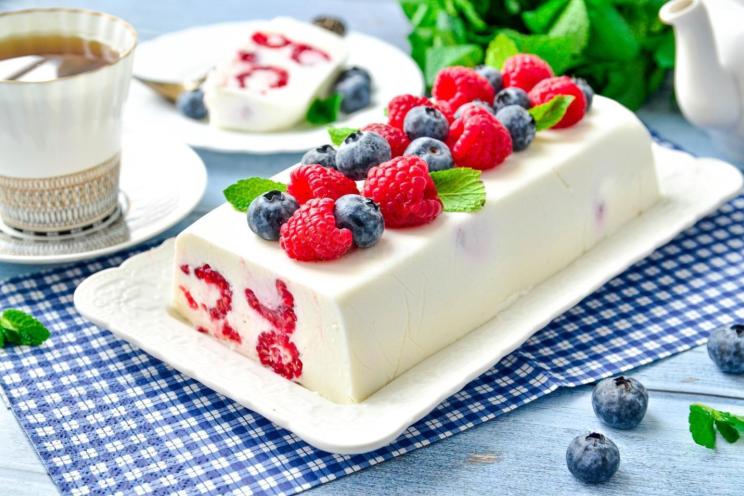 No-Bake Cottage Cheese and Gelatin Dessert