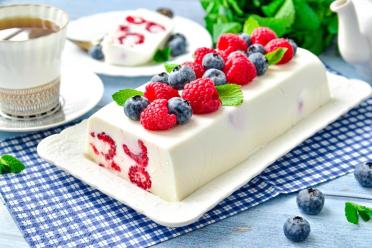 No-Bake Cottage Cheese and Gelatin Dessert