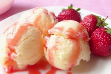 Dairy-Free Ice Cream with Strawberry Sauce