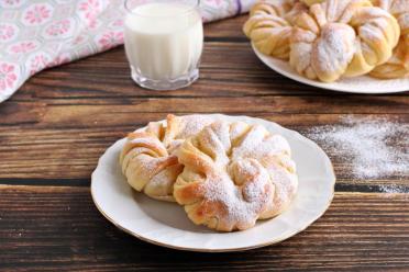 Irresistibly Fluffy Oven-Baked Sweet Buns