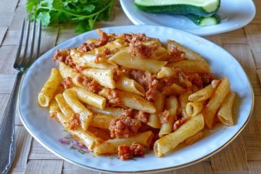 Turmeric Minced Meat Pasta Skillet
