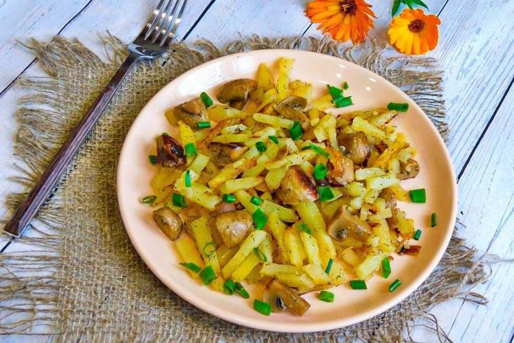 Sautéed Potatoes with Mushrooms and Onions
