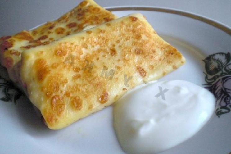 Cheesy Chicken-Stuffed Pancakes