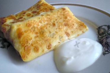 Cheesy Chicken-Stuffed Pancakes