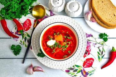 Hearty Vegetarian Borscht with Beets and Cabbage