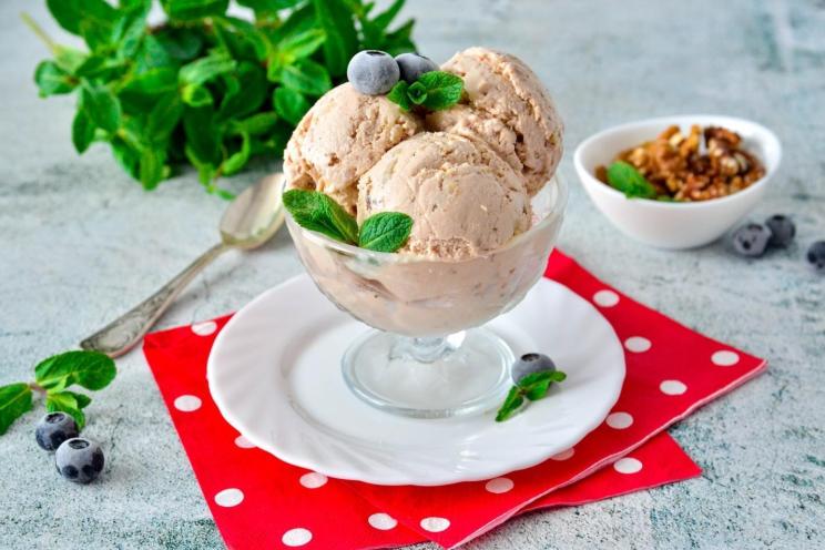 Homemade Walnut Ice Cream