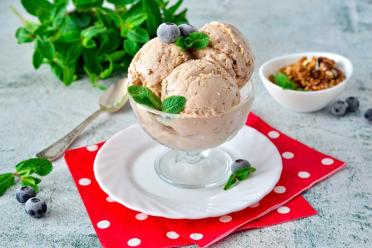 Homemade Walnut Ice Cream