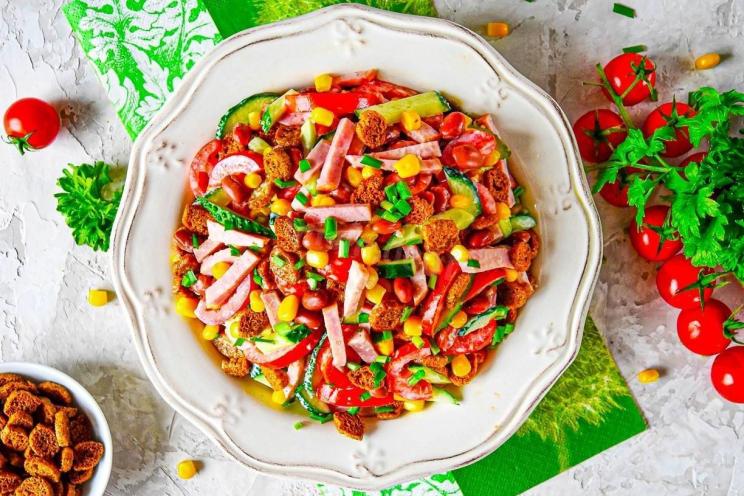 Ham and Tomato Bean Salad with Crunchy Croutons