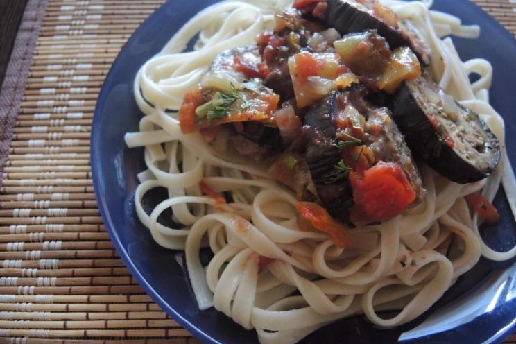 Baked Eggplant, Veggies & Minced Beef Casserole