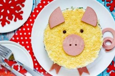 Piggy-Shaped Salad for a Unique Treat