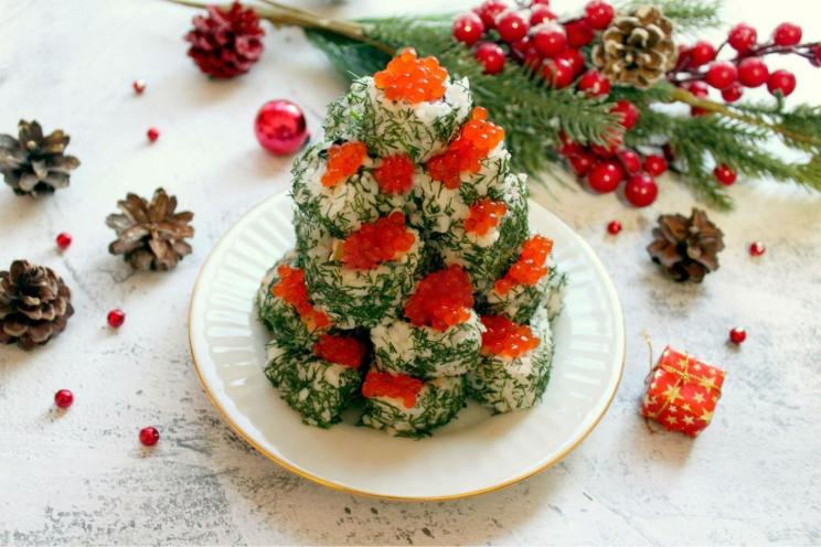 Festive Pull-Apart Christmas Tree Rolls