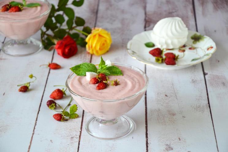 Strawberry Marshmallow Mousse Delight Strawberry Marshmallow Mousse Delight