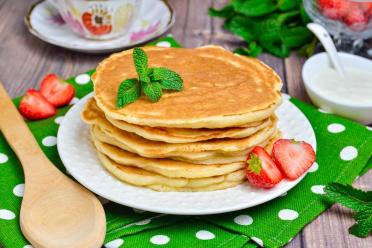 Yeast-Raised Fluffy Pancakes for a Delicious Breakfast