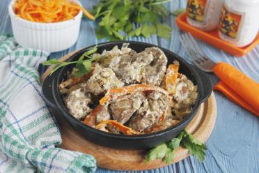 Savory Chicken Liver in Sour Cream with Carrots