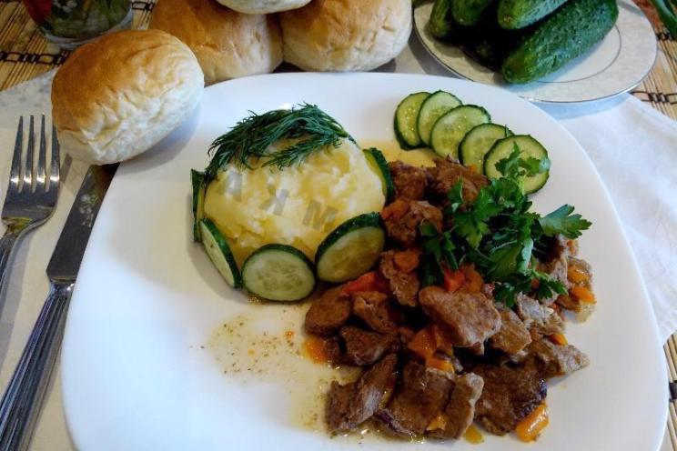 Tender Slow-Cooked Meat with Carrots Tender Slow-Cooked Meat with Carrots