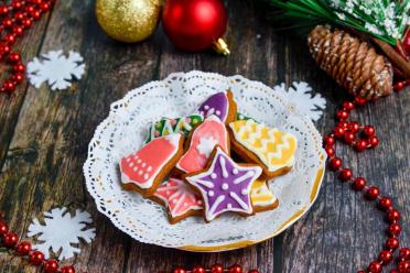 Easy New Year's Gingerbread Cookies with Icing