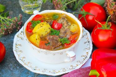 Hungarian Bograch Goulash: Hearty Transcarpathian Soup