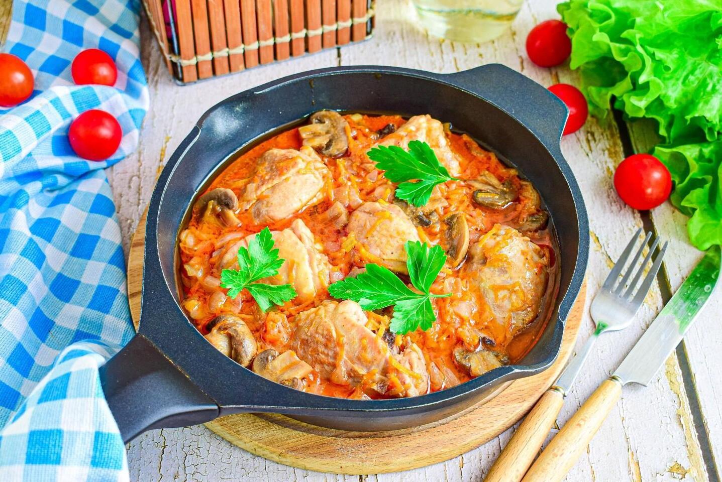 Quick and Easy Stewed Chicken with Mushrooms and Carrots