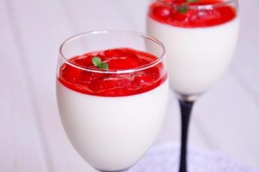 Creamy Panna Cotta with Strawberry Jam
